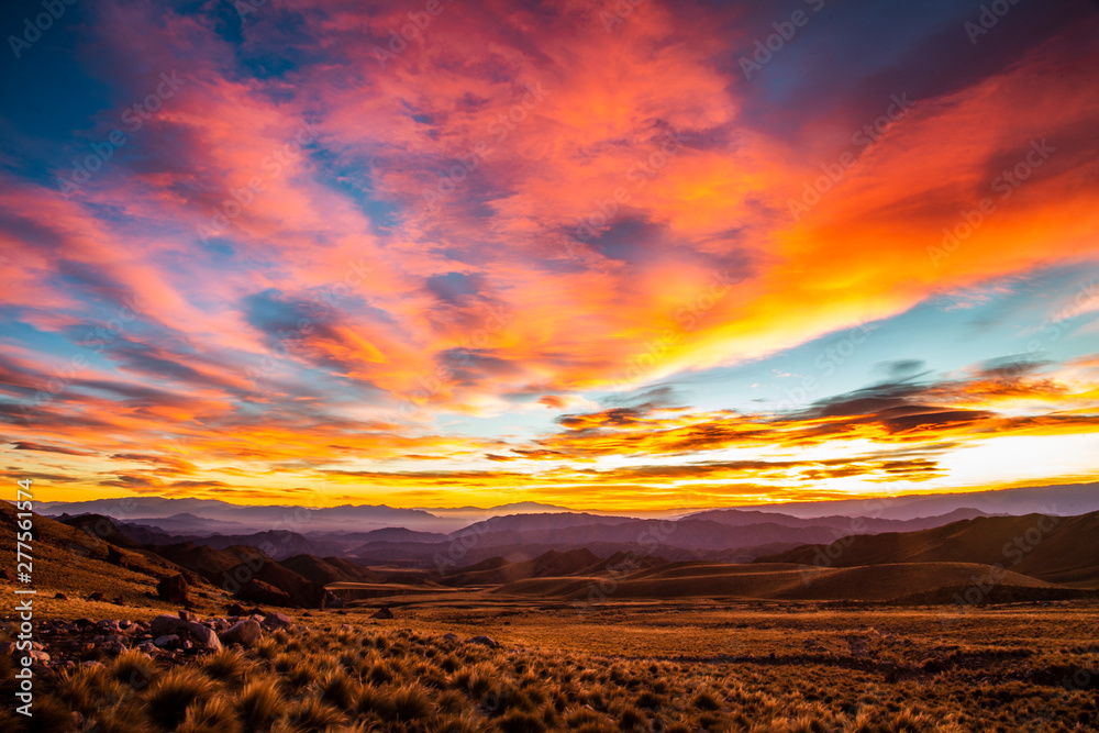 Splendida alba a Tres Piedras, nella riserva naturale Famatina, La Rioja,  Argentina Stock-Foto | Adobe Stock