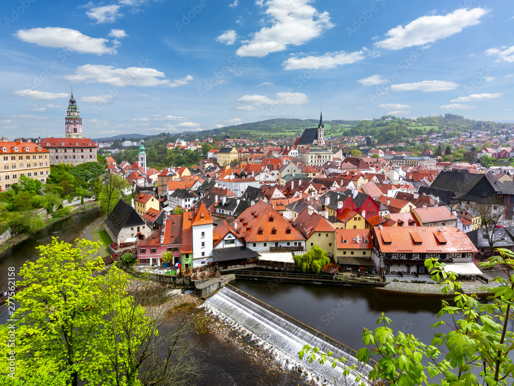 Obraz premium Cesky Krumlov cityscape with Castle and old town, Czech Republic
