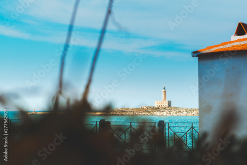 Faro incorniciato, naturalmente a Vieste Gargano