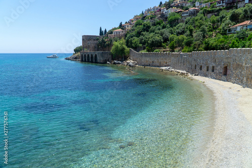 Fototapeta Naklejka Na Ścianę i Meble -  beach and alanya old town 