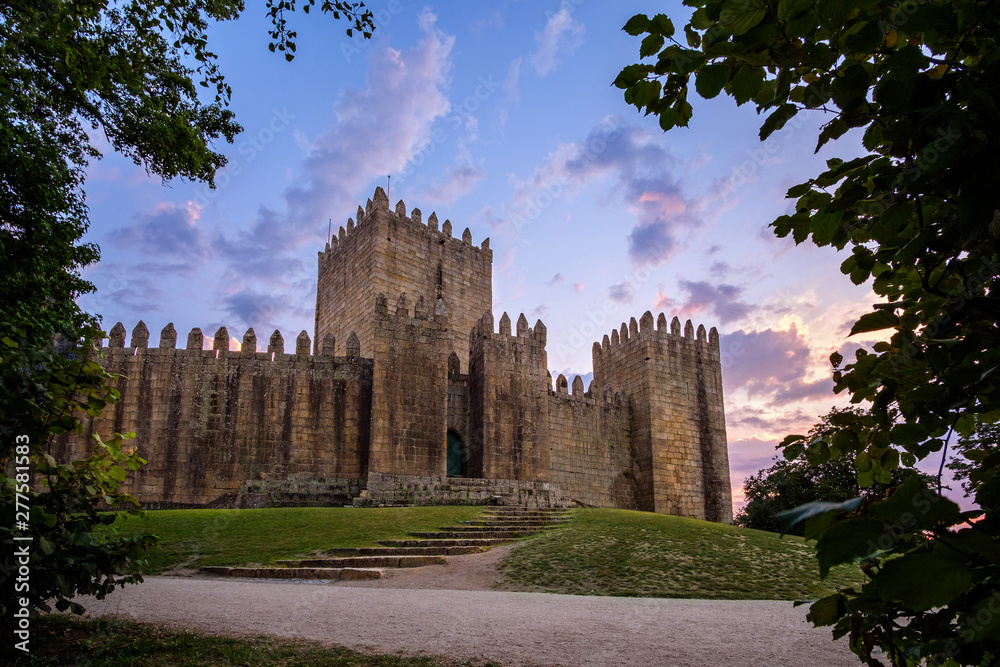 Fototapeta premium Guimaraes Castle