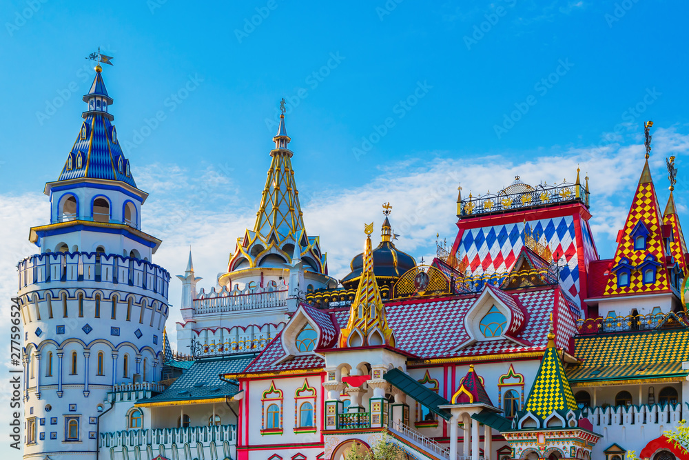 Obraz premium The disclosure of the Russian soul and the embodiment of Russian fairy tales in the architecture of the Izmailovo Kremlin. Moscow, Russia.