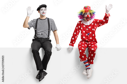 Fotografie, Obraz Clown and a mime sitting on a panel and waving