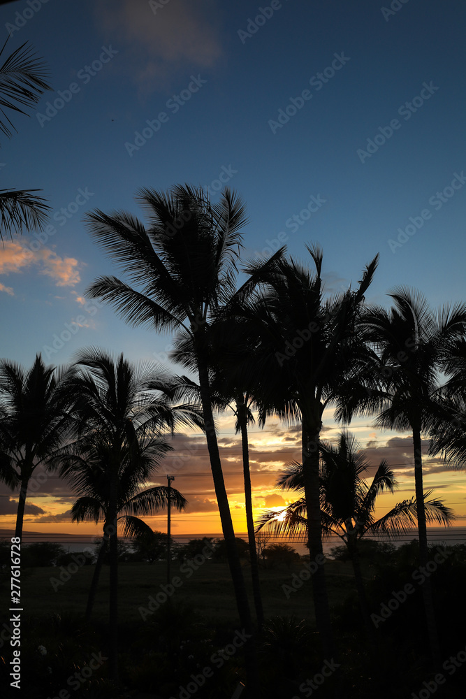 The sun sets in Kiheh / Wailea on the south shore of the Hawaiian island of Maui