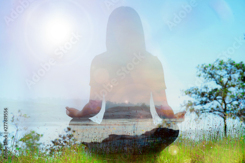 Canvas Print Double exposure of yoga pose landscape with sunrise