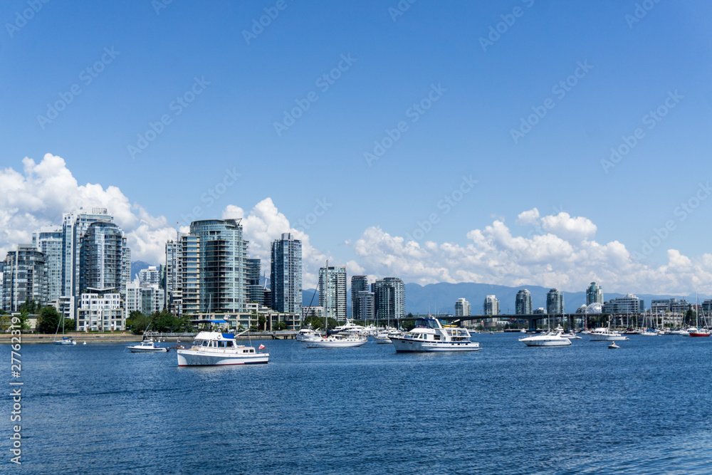 VANCOUVER Canada vista del mar, la ciudad y veleros