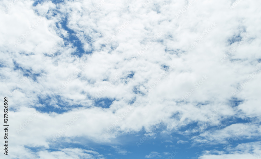 Naklejka premium White clouds, sky background images