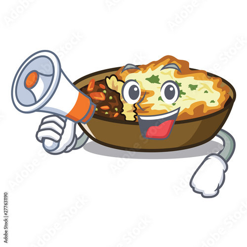 With megaphone gratin is served into character plates