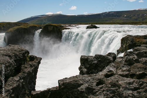 Wasserfall in Becken