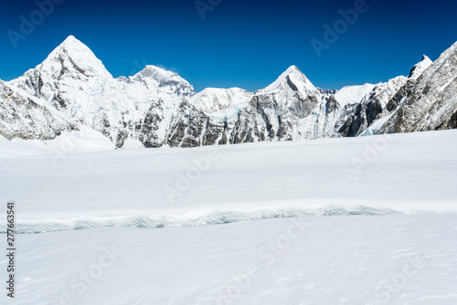 Mount Everest Basecamp Region © Wayne