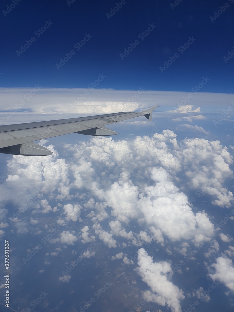 Fototapeta premium wing of an airplane