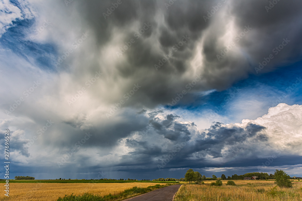 Mammatus Clouds over the head, Heading into the storm Mammatus Clouds over the head, Heading into the storm