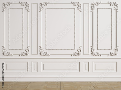 Foto Classic interior wall with mouldings