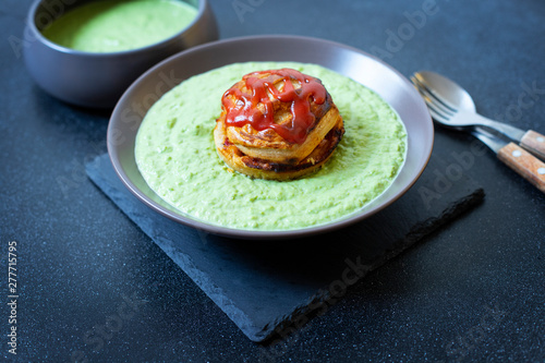Canvas Print Traditional Australian dish called Pie Floater