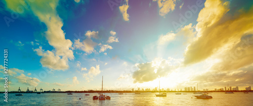 Sun shining over Miami Beach bayfront © Gabriele Maltinti