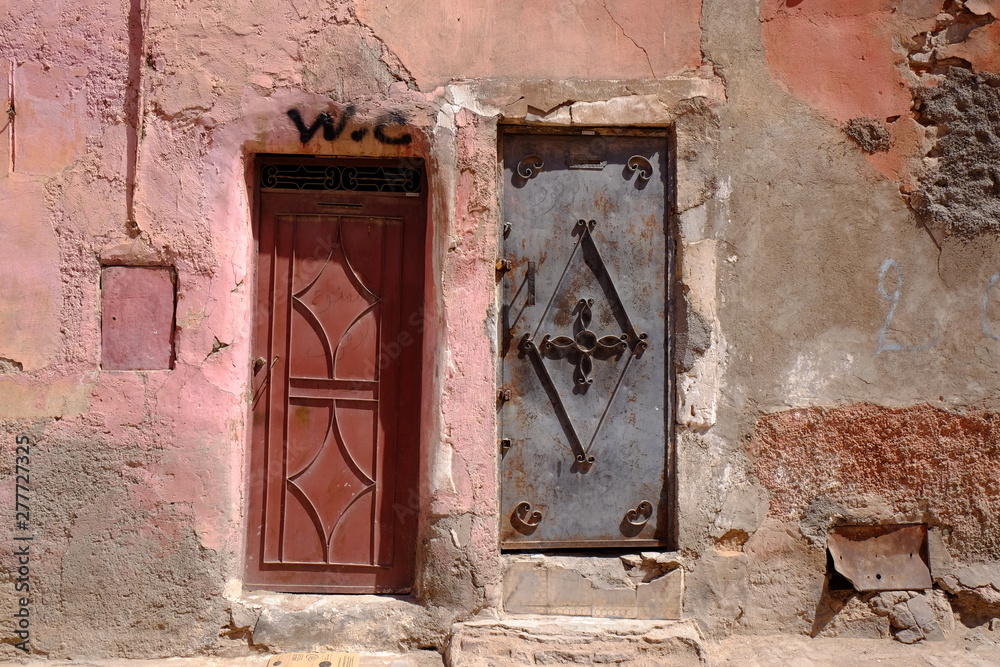 Door Door