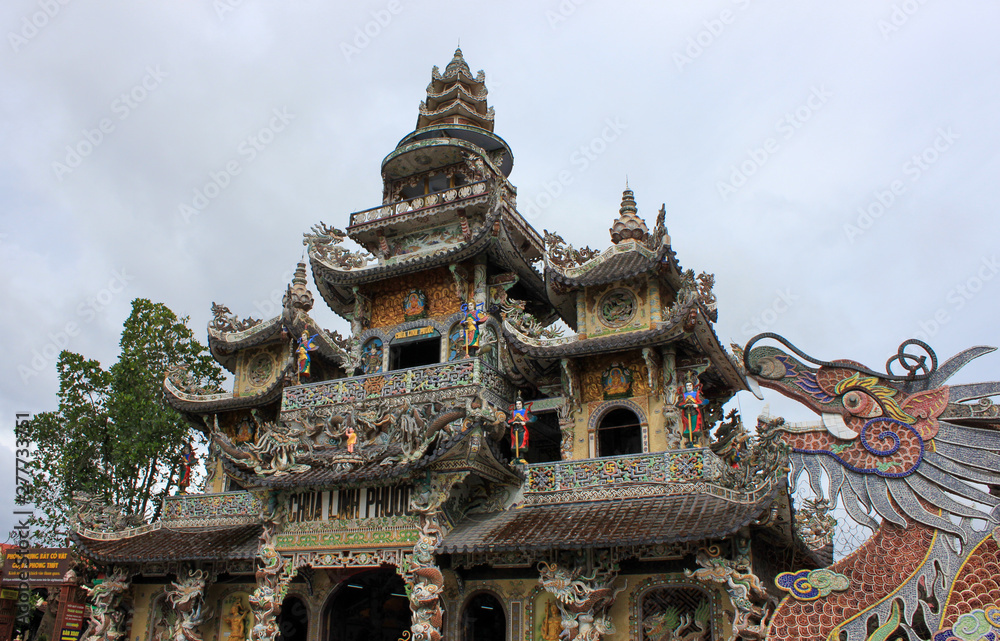 Fototapeta premium Linh Phuoc Pagoda in dalat