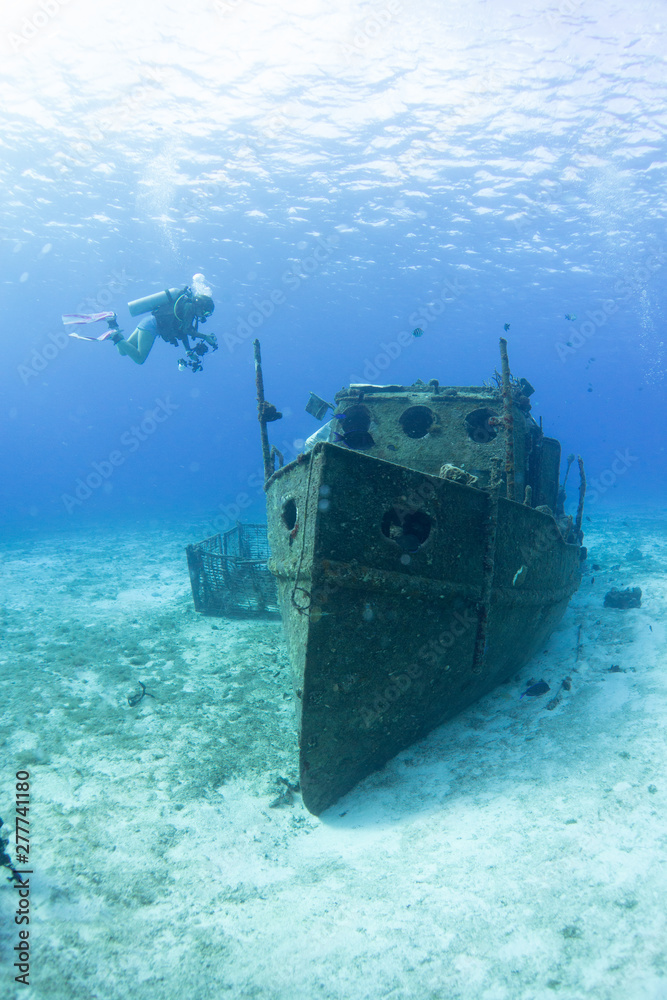 Ship wreck underwater in Cozumel Mexico - obrazy, fototapety, plakaty 