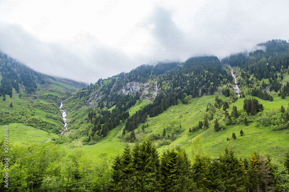 eine schöne Landschaft mit Bergen in Österreich