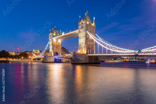 UK, London, illuminated Tower Bridge at night