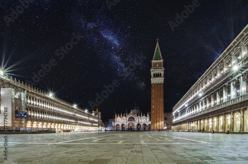 Piazza San Marco di notte tra le stelle