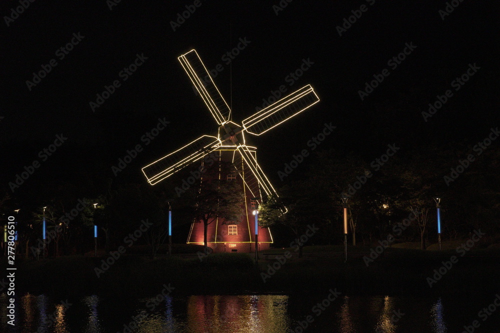 Obraz premium a night windmill