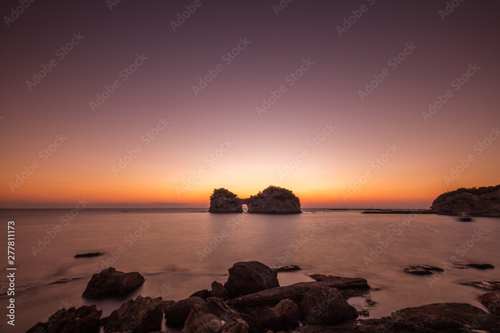 Fototapeta premium 和歌山県 円月島 夕日