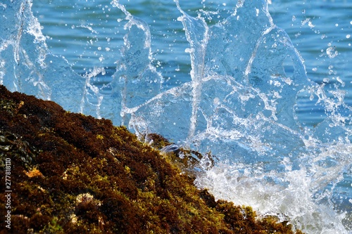 Wave breaking on rock