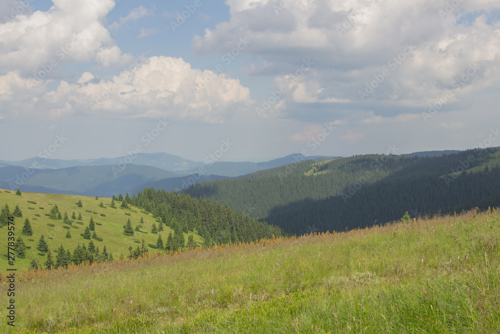 Trekking in the Carpathians, Hike to the border between Ukraine and Romania from Pop Ivan Marmarassky to Pop Ivan Chernogorsky.