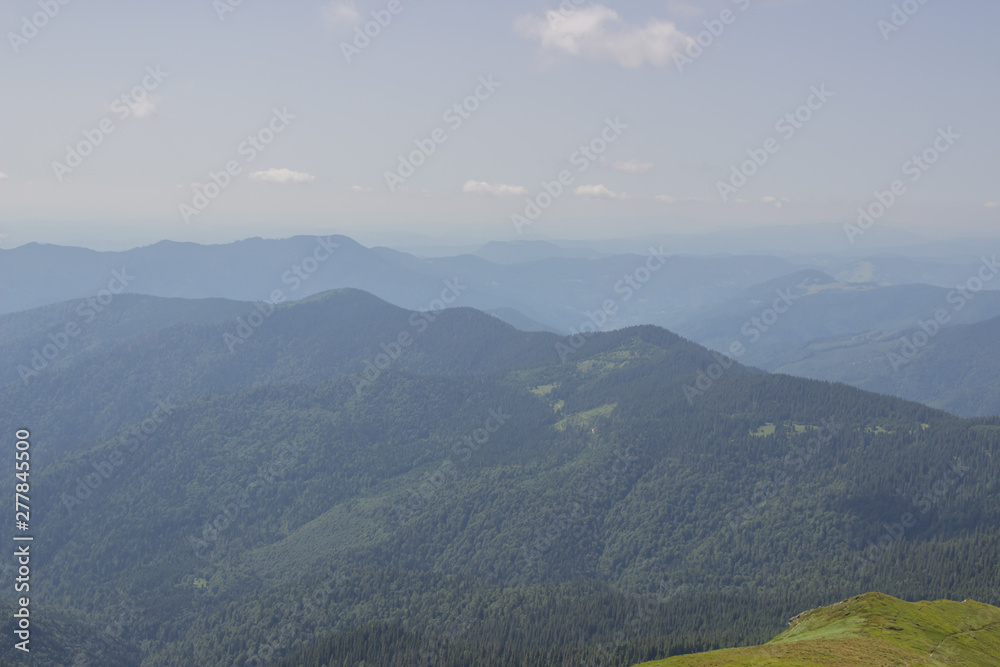 Naklejka premium Trekking in the Carpathians, Hike to the border between Ukraine and Romania from Pop Ivan Marmarassky to Pop Ivan Chernogorsky.
