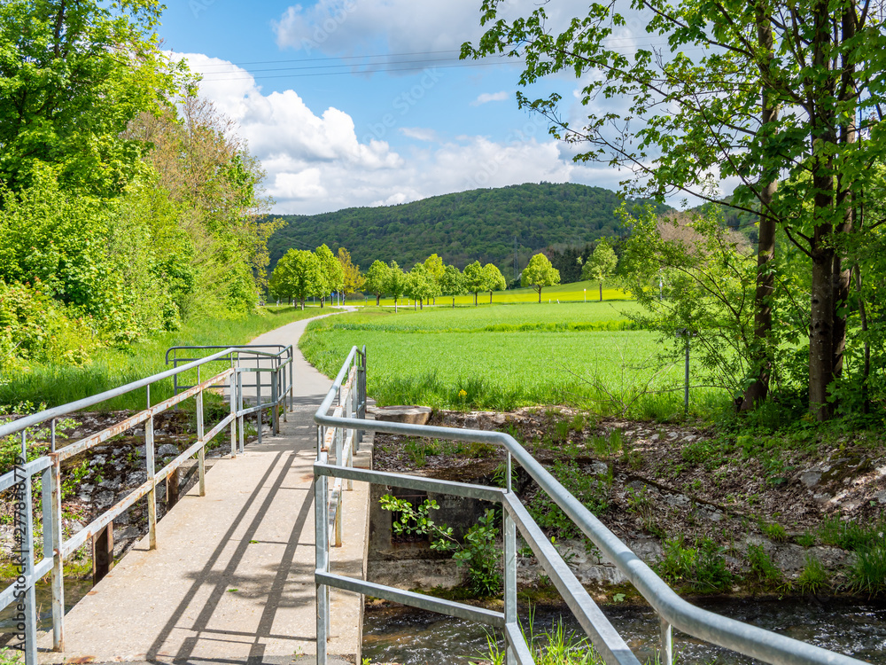 Fototapeta premium Radweg in der Fränkischen Schweiz in Mittelfranken