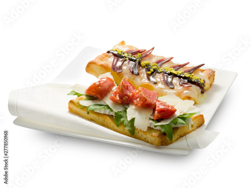 pinchos, aperitivos y tapas de ahumados, tomate, queso y anchoas. appetizers and smoked tapas, tomato, cheese and anchovies