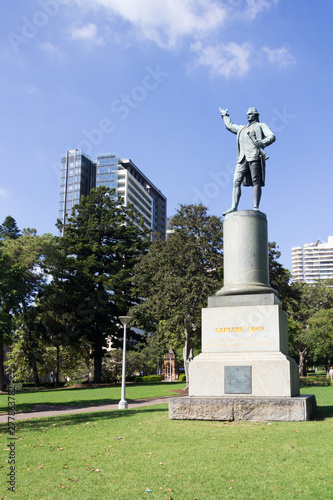 Statue of Captain James Cook photo