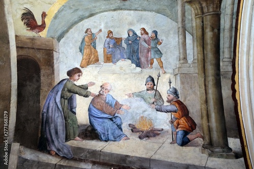 Photo Peter denies Jesus before the rooster crows three times, fresco in the church of