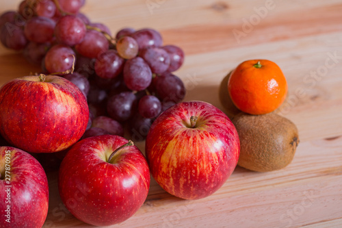 Fototapeta Naklejka Na Ścianę i Meble -  Autumn fruits