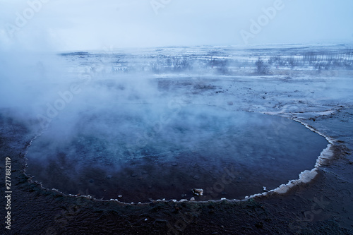 Canvas Print Geothermal lake (hot spring pool) with smoke in Iceland at geysir Strokkur, gold