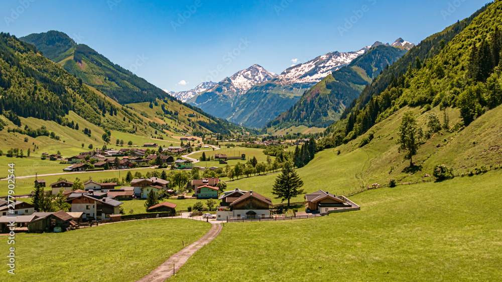 Naklejka premium Piękny widok na słynną dolinę Rauris, Salzburg, Austria