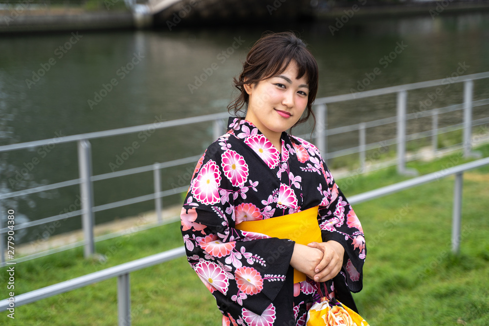 浴衣の女性 浴衣の女性