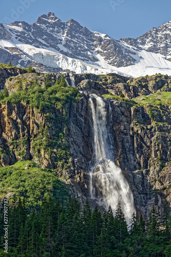 La Schmadribachfälle dans les Alpes Suisses