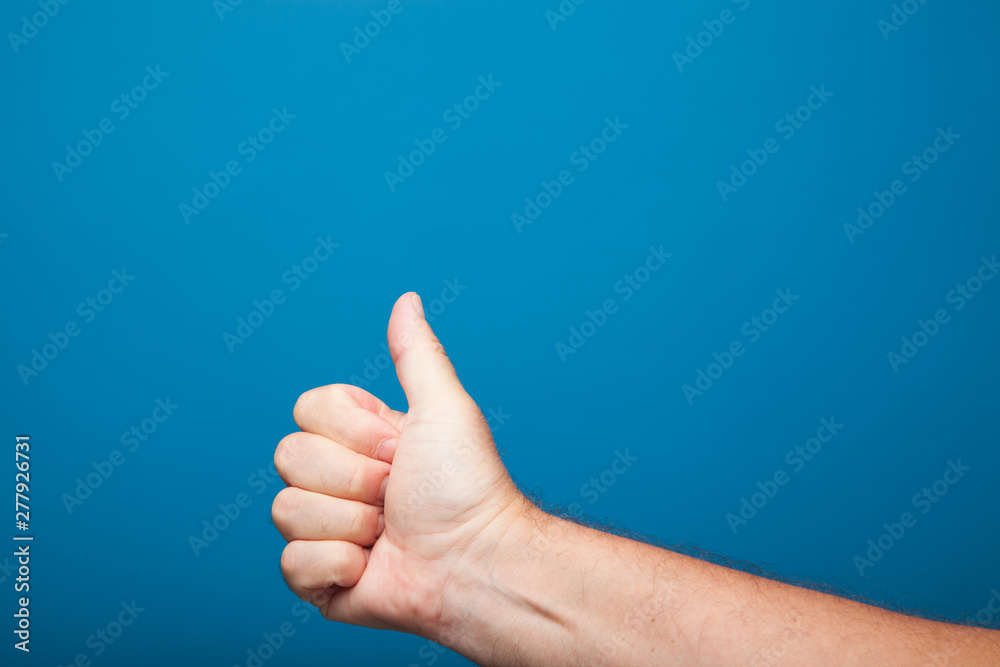Mano con sus dedos, haciendo signos y símbolos con los dedos, símbolos numéricos con los dedos, uno, dos, tres, cuatro, cinco, signos de dirección de victoria y derrota Mano con sus dedos, haciendo signos y símbolos con los dedos, símbolos numéricos con los dedos, uno, dos, tres, cuatro, cinco, signos de dirección de victoria y derrota