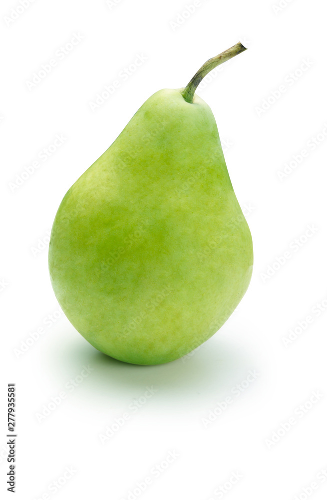 Pera.  ripe pear with leaves isolated on white background 
