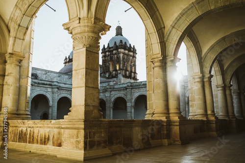 Quadro em tela architecture and arches from inside a museum looking at a church