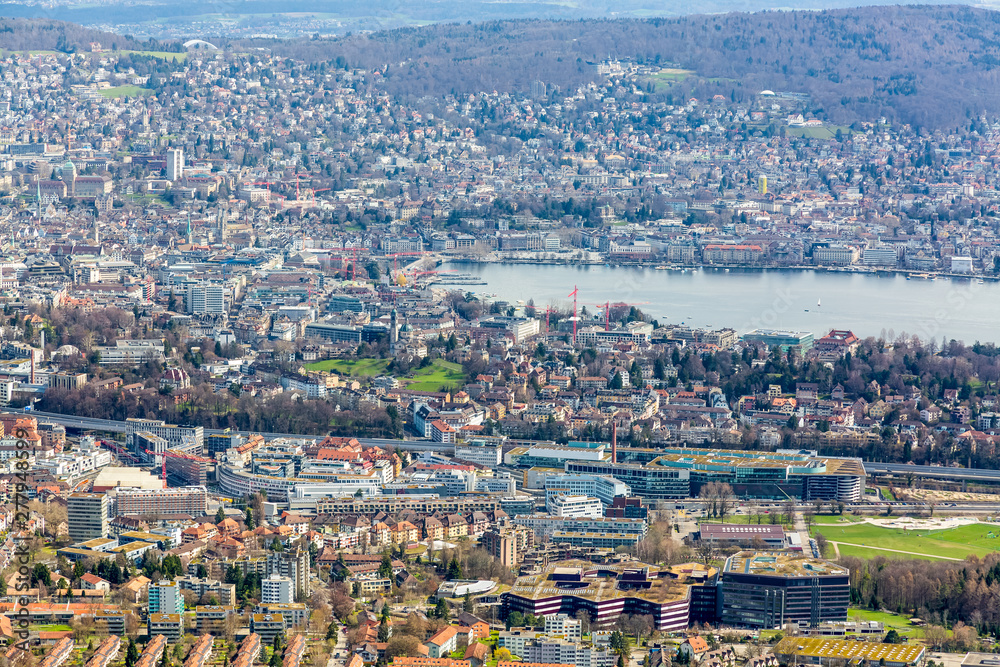 Obraz premium Panorama view of city of Zurich from the Uetliberg mountain