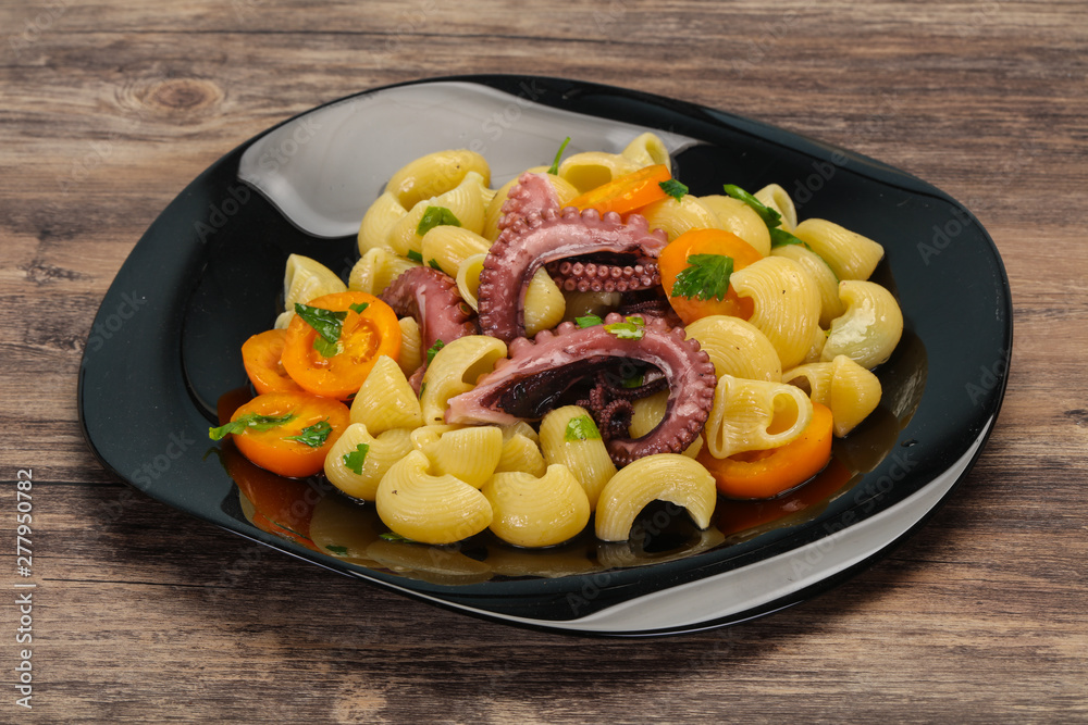 Pasta with octopus and yellow tomatoes Pasta with octopus and yellow tomatoes
