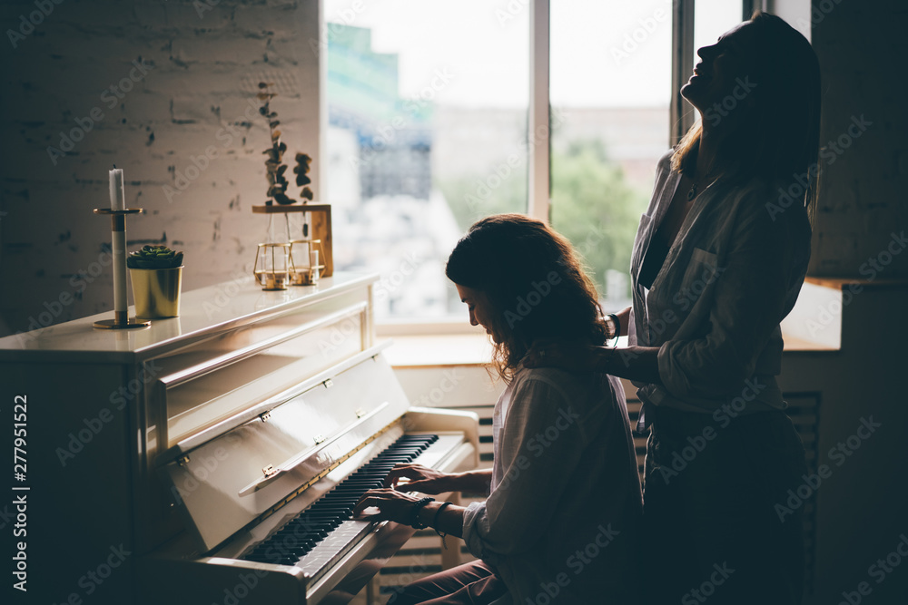 Who's the piano girl at opening? : r/DomesticGirlfriend