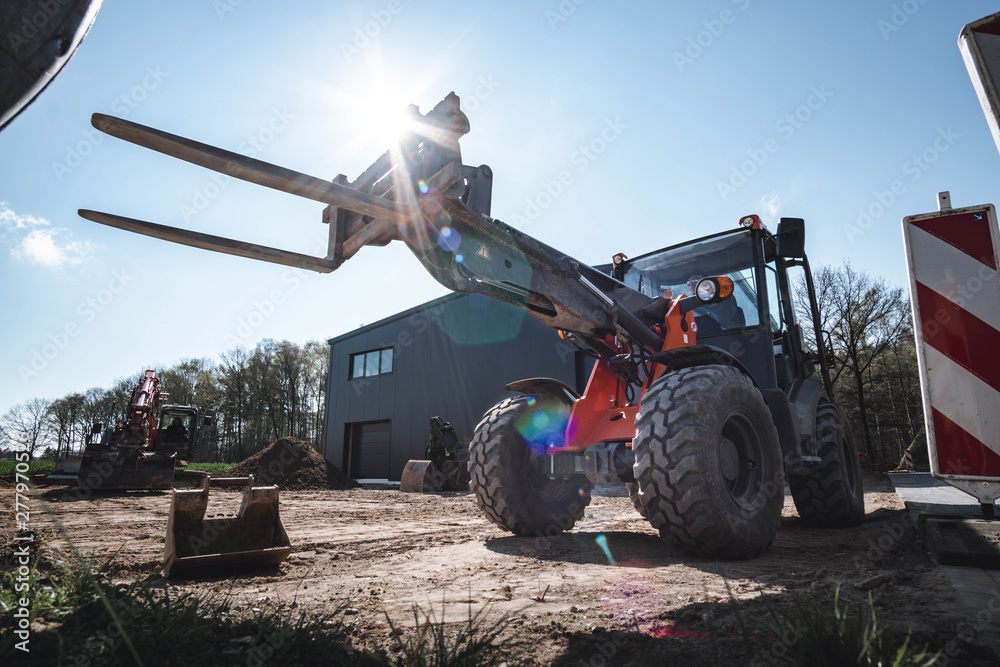 Fototapeta premium Radlader im Sonnenlicht