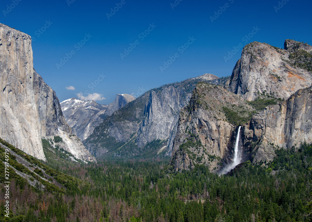 Tunnel View panorama with Bridalveil Fall and Half Dome, Yosemite National Park, California, USA