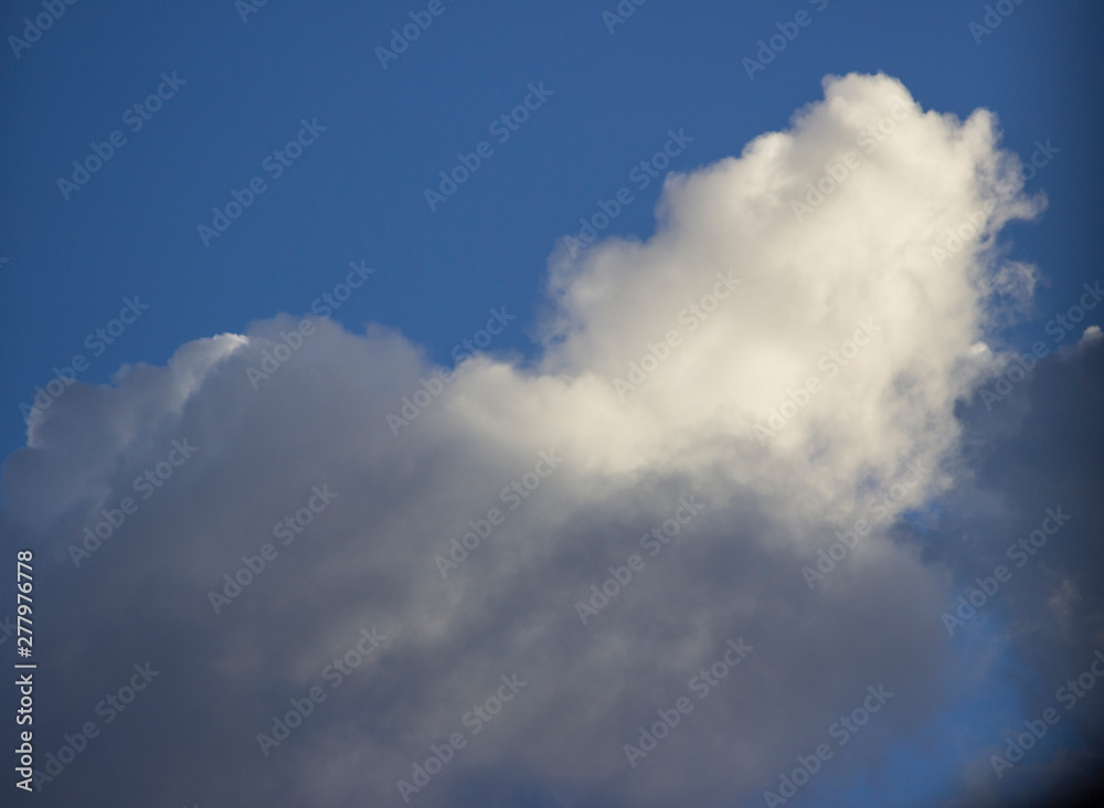 Las nubes y el cielo Las nubes y el cielo