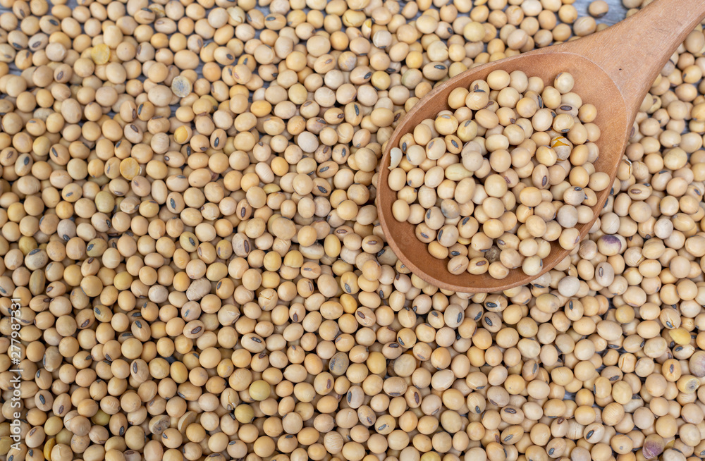 Obraz premium Top view of soybean with wooden spoon