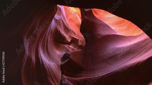 an arch like rock formation in upper antelope canyon